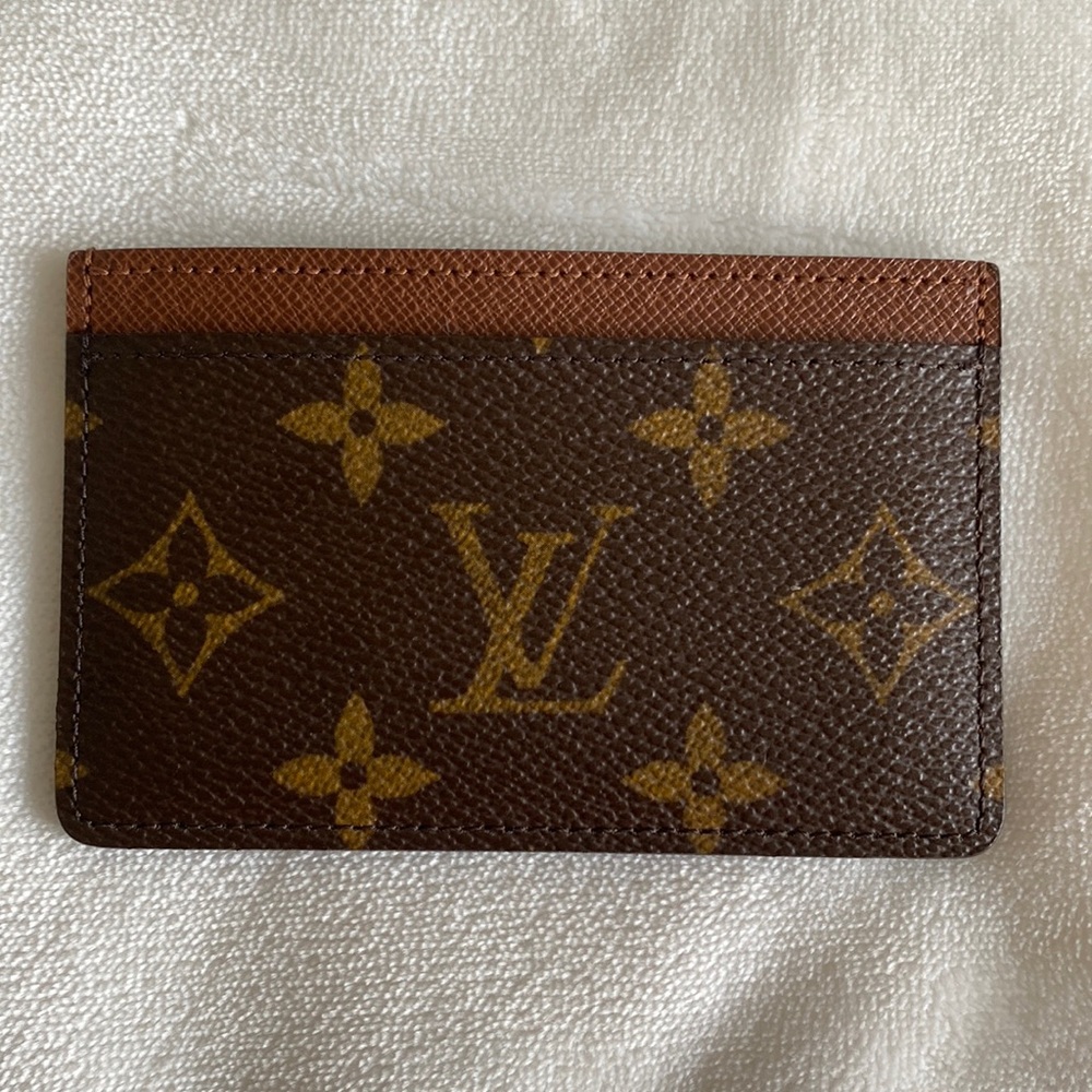 Louis Vuitton Wallet. New. Elegant card holder.